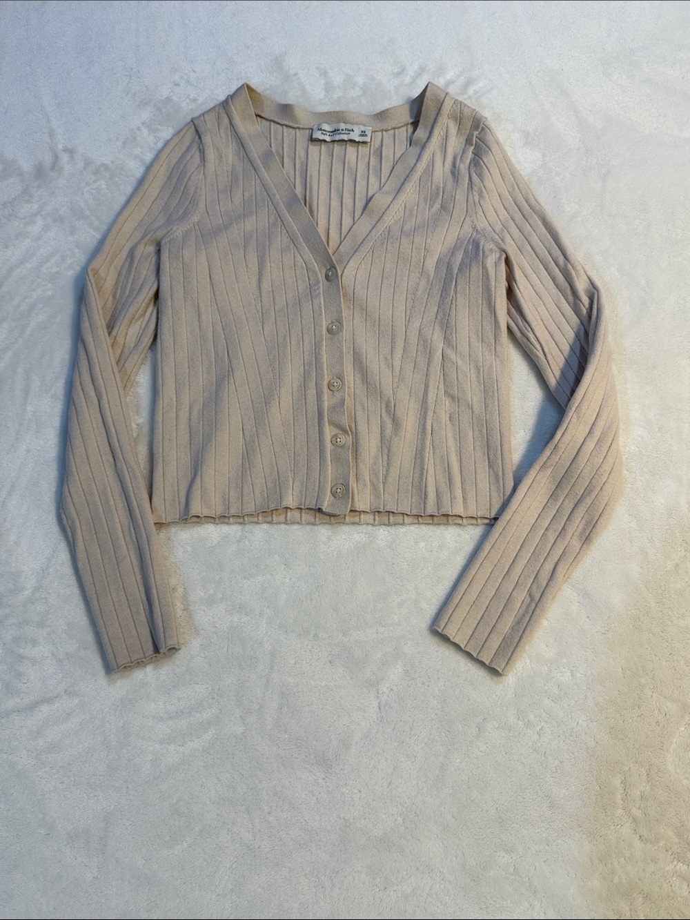 Abercrombie XS light beige / cream soft cropped cardigan sweater